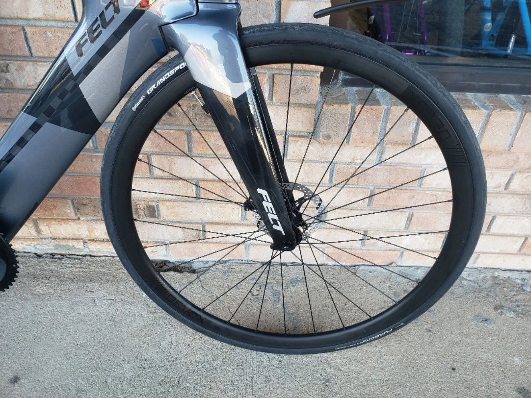 Felt IA Advanced Disc Shimano 105 Charcoal Geo 2023 10 Felt IA Advanced Disc Shimano 105 Charcoal Geo 2023 - Image 8