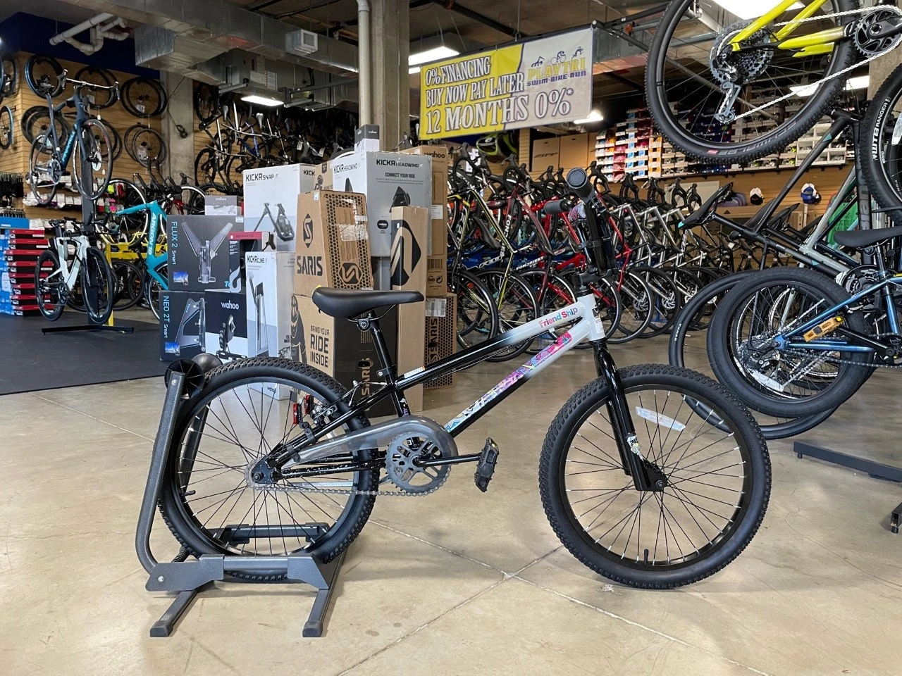 GT Friend Ship Freestyle BMX Bike Black/White 2022 3 GT Friend Ship Freestyle BMX Bike Black/White 2022