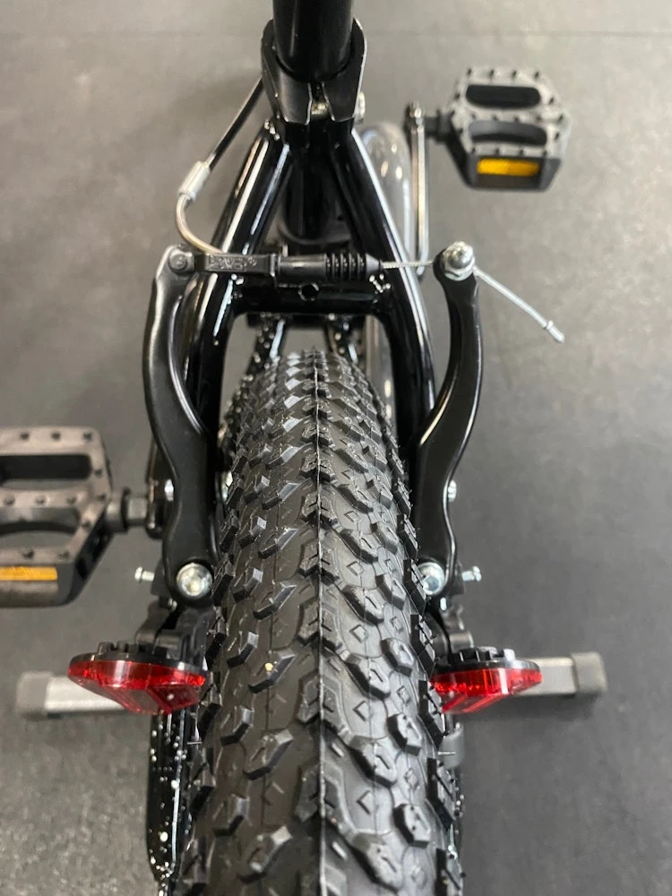 GT Friend Ship Freestyle BMX Bike Black/White 2022 10 GT Friend Ship Freestyle BMX Bike Black/White 2022 - Image 8