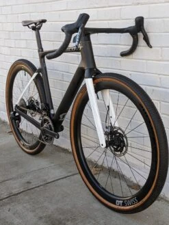 Scott Addict Gravel Tuned - 2022 14 Scott Addict Gravel Tuned - 2022 -Quality Bike Equipment Store GW21TxX sA8R8nWXrCK4vuF M