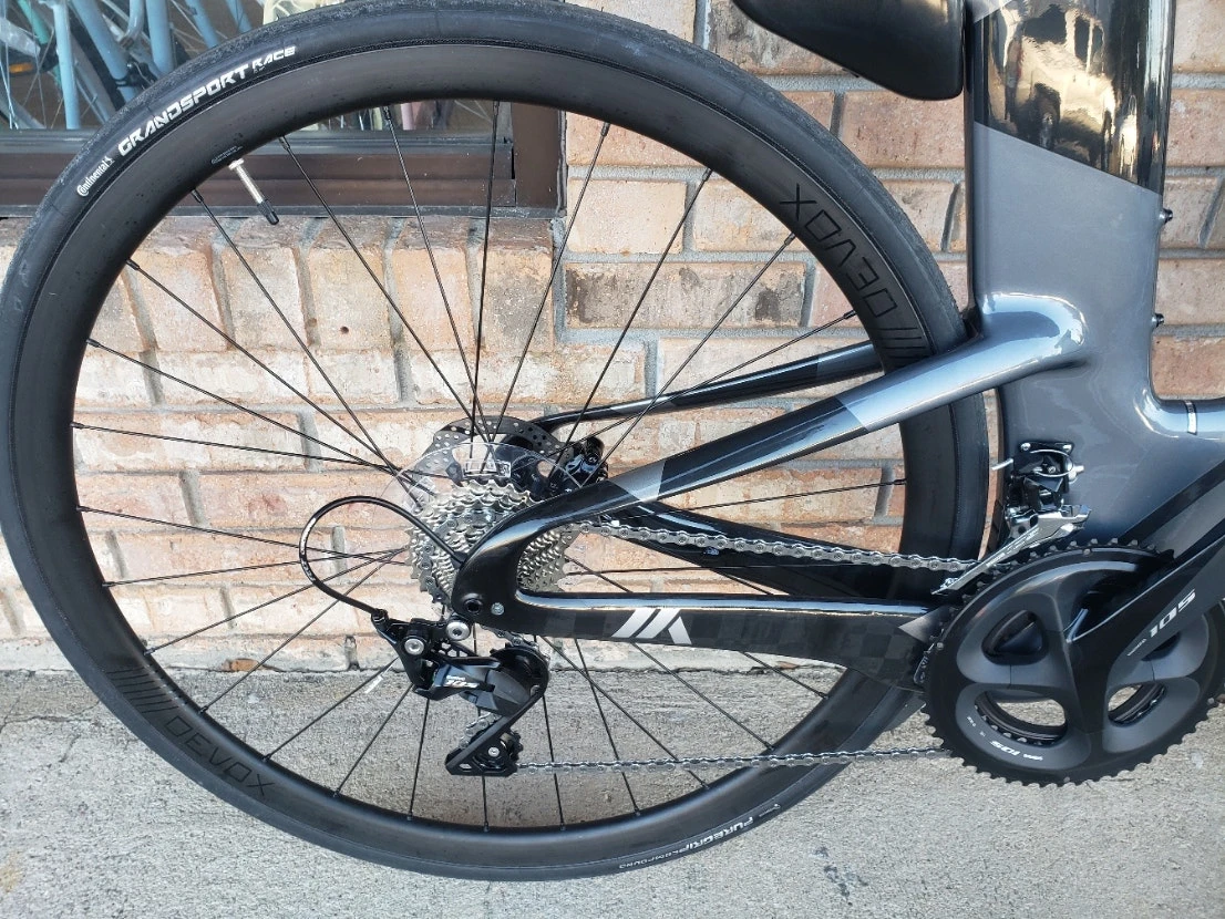 Felt IA Advanced Disc Shimano 105 Charcoal Geo 2023 9 Felt IA Advanced Disc Shimano 105 Charcoal Geo 2023 - Image 7