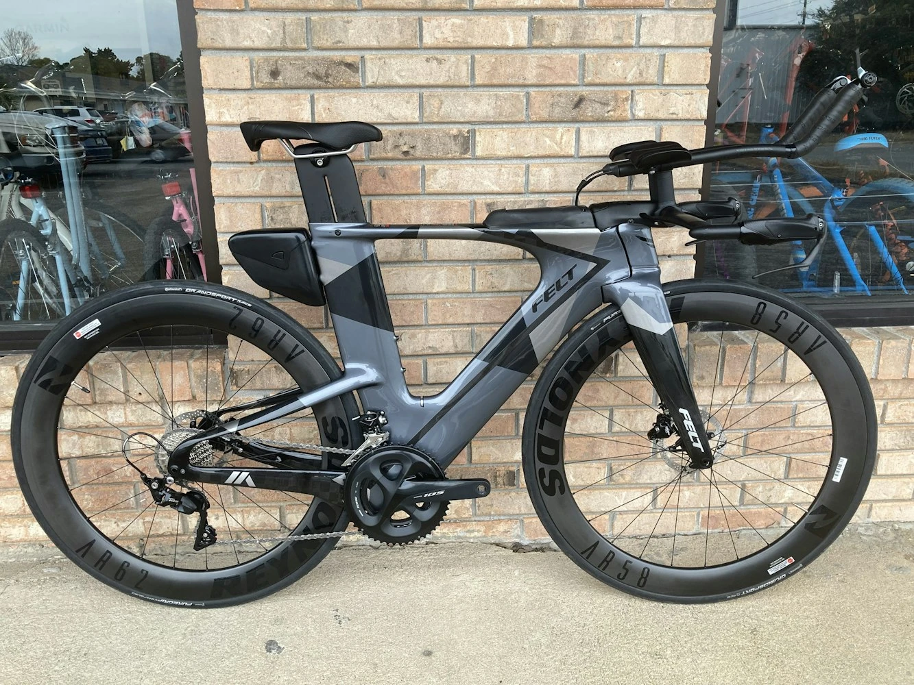 Felt IA Advanced Disc Shimano 105 Charcoal Geo W/Reynolds AR 58/62 Carbon Wheels 2023 3 Felt IA Advanced Disc Shimano 105 Charcoal Geo W/Reynolds AR 58/62 Carbon Wheels 2023