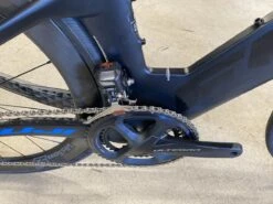 Fuji Norcom Straight 2.1 - Carbon Tri Bike: Integrated Cockpit, Ultegra Di2, Vision 55 Carbon Race Wheels 2022 -Quality Bike Equipment Store LB1oD9wa0qcU4y6qvQIJOKDU