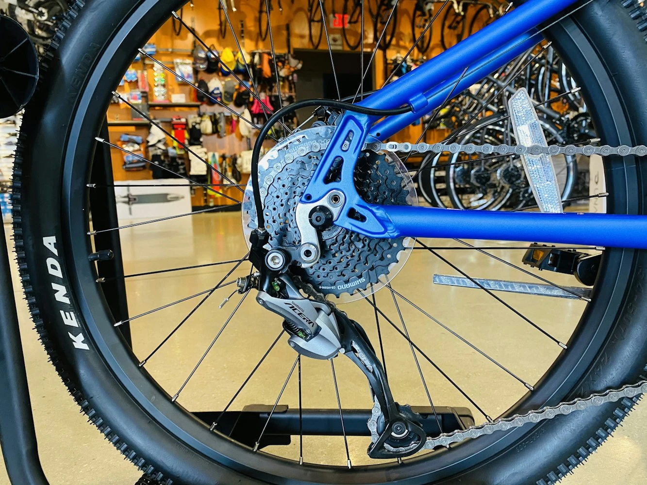 Fuji Dynamite 24 Pro Disc Kids Mountain Bike - Satin Royal Blue 2021 11 Fuji Dynamite 24 Pro Disc Kids Mountain Bike - Satin Royal Blue 2021 - Image 9