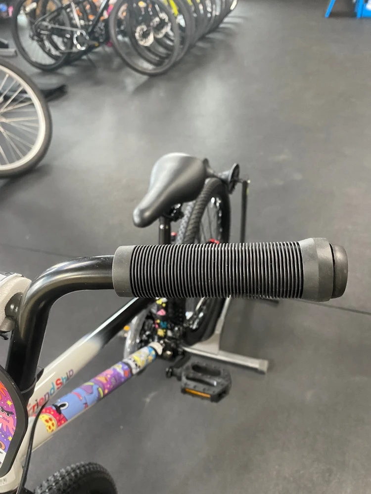 GT Friend Ship Freestyle BMX Bike Black/White 2022 6 GT Friend Ship Freestyle BMX Bike Black/White 2022 - Image 4