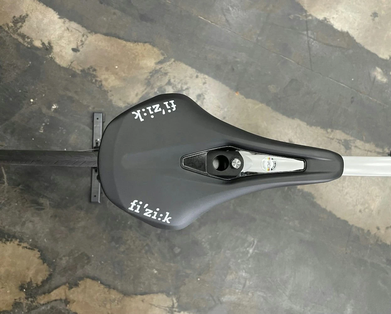 Pinarello Dogma F12 Disc Shimano Ultegra Di2 11 Speed - Sideral Grey 2021 DEMO 10 Pinarello Dogma F12 Disc Shimano Ultegra Di2 11 Speed - Sideral Grey 2021 DEMO - Image 8