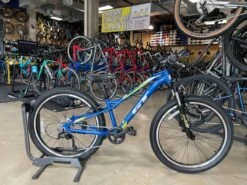GT Stomper Prime 24" Kids Bike Blue 2022