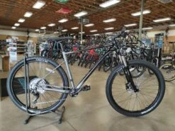 Cannondale Trail SE 4 Hardtail Mountain Bike: Shimano Deore 1x10 Speed Drivetrain, 120mm Lockout Front Suspension, Hydraulic Disc Brake