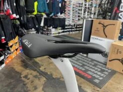 Pinarello Dogma F12 Disc Shimano Ultegra Di2 11 Speed - Sideral Grey 2021 DEMO 18 Pinarello Dogma F12 Disc Shimano Ultegra Di2 11 Speed - Sideral Grey 2021 DEMO -Quality Bike Equipment Store usAJB hf2CKVM4ZVzAnmso6DY