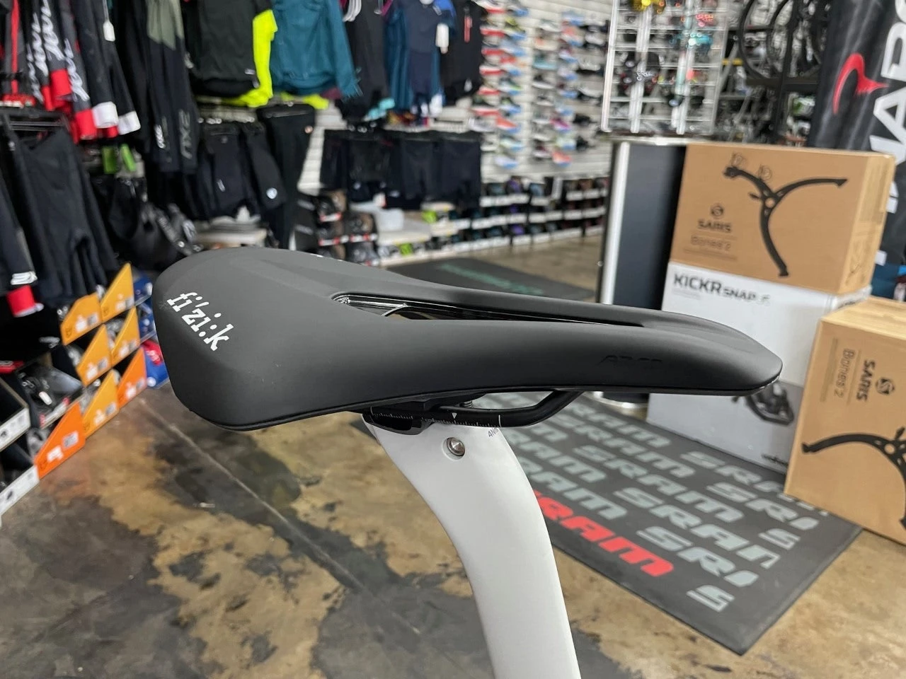 Pinarello Dogma F12 Disc Shimano Ultegra Di2 11 Speed - Sideral Grey 2021 DEMO 9 Pinarello Dogma F12 Disc Shimano Ultegra Di2 11 Speed - Sideral Grey 2021 DEMO - Image 7