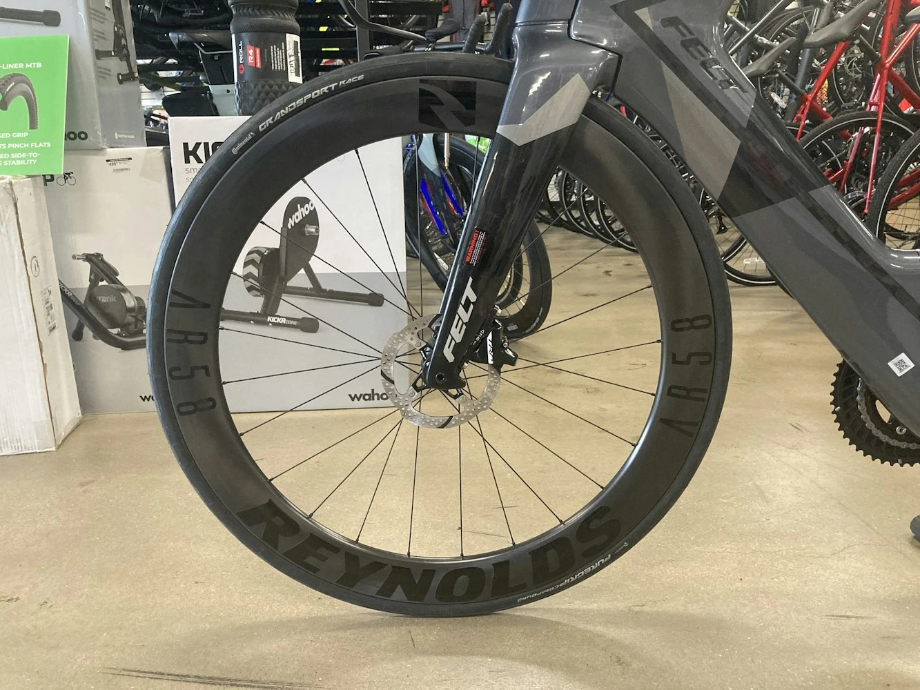 Felt IA Advanced Disc Shimano 105 Charcoal Geo W/Reynolds AR 58/62 Carbon Wheels 2023 8 Felt IA Advanced Disc Shimano 105 Charcoal Geo W/Reynolds AR 58/62 Carbon Wheels 2023 - Image 6