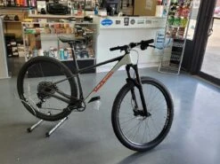 2023 Van Dessel Holeshot