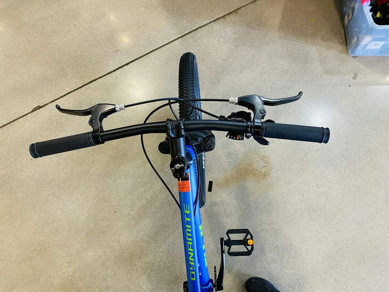 Fuji Dynamite 24 Pro Disc Kids Mountain Bike - Satin Royal Blue 2021 4 Fuji Dynamite 24 Pro Disc Kids Mountain Bike - Satin Royal Blue 2021 - Image 2