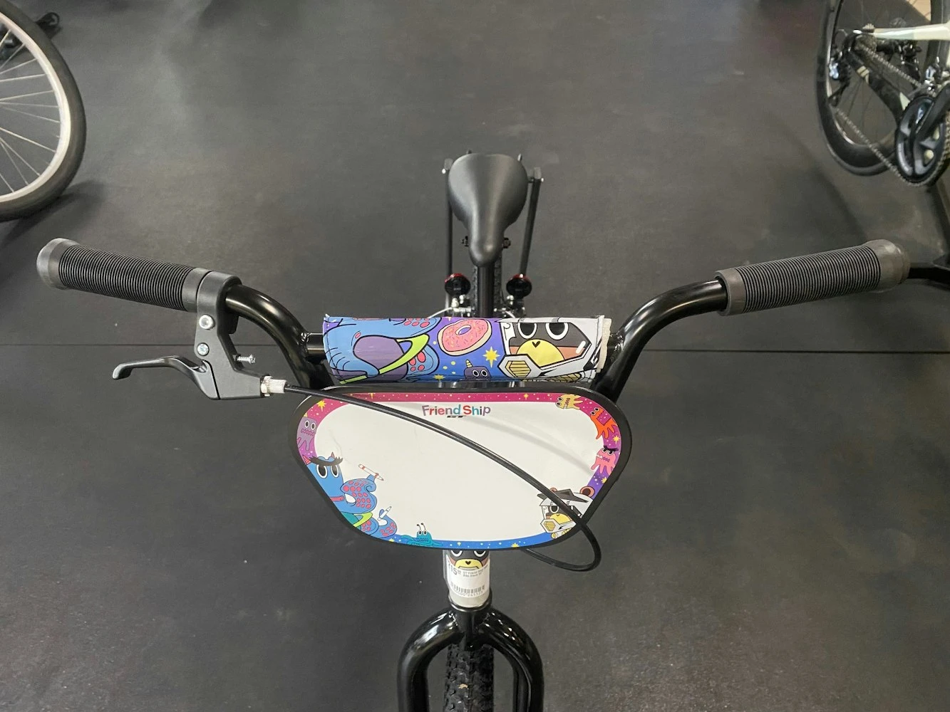 GT Friend Ship Freestyle BMX Bike Black/White 2022 7 GT Friend Ship Freestyle BMX Bike Black/White 2022 - Image 5